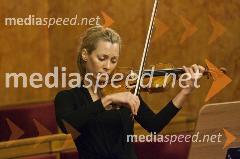 Maja Savnik, violinistkaPromocija doktorjev znanosti Univerze v Ljubljani, 30. junij 2009