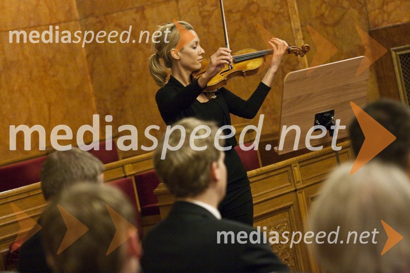 Maja Savnik, violinistkaPromocija doktorjev znanosti Univerze v Ljubljani, 30. junij 2009