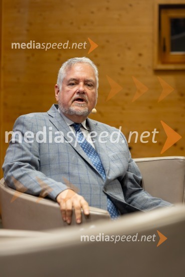  Joe Valenčič, bivši dopisnik RTV SlovenijaIskrivo v živo: Joe Valenčič v pogovoru z Edvardom Žitnikom