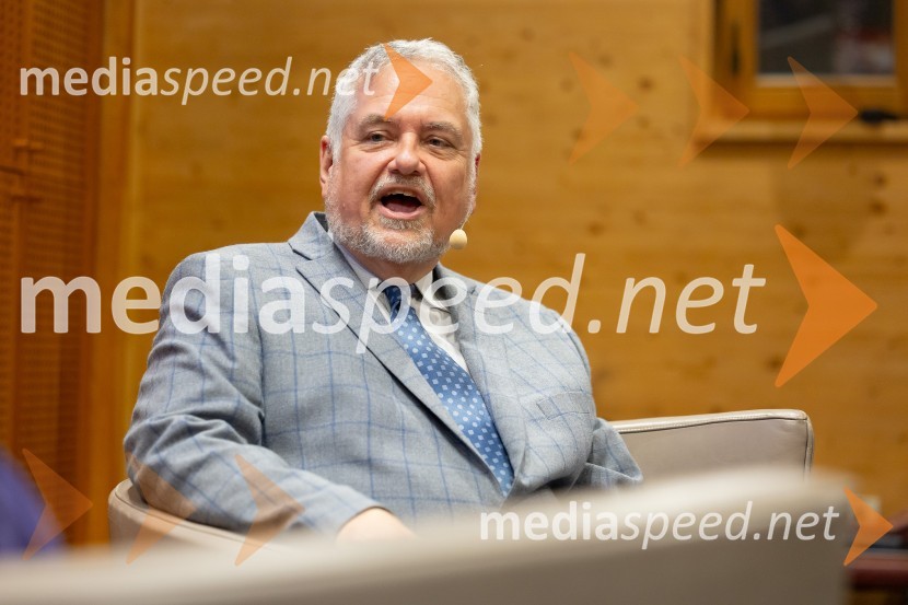  Joe Valenčič, bivši dopisnik RTV SlovenijaIskrivo v živo: Joe Valenčič v pogovoru z Edvardom Žitnikom