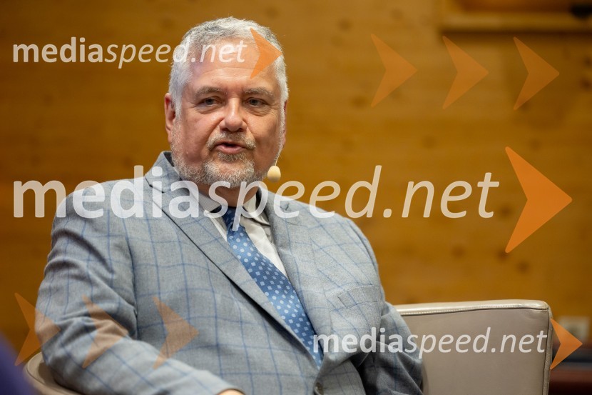  Joe Valenčič, bivši dopisnik RTV SlovenijaIskrivo v živo: Joe Valenčič v pogovoru z Edvardom Žitnikom