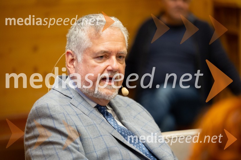  Joe Valenčič, bivši dopisnik RTV SlovenijaIskrivo v živo: Joe Valenčič v pogovoru z Edvardom Žitnikom