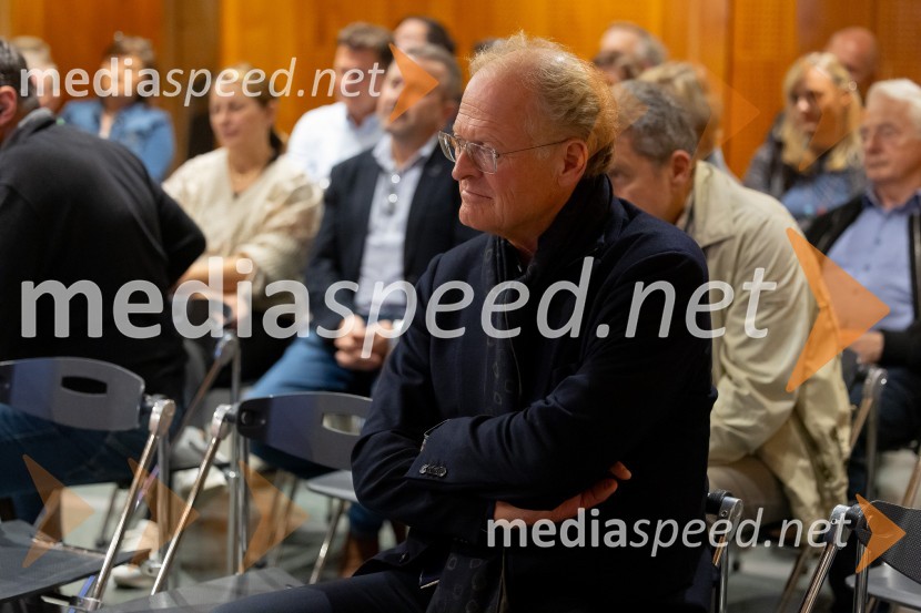  Janez  Škrabec, direktor Riko d.o.o.Iskrivo v živo: Joe Valenčič v pogovoru z Edvardom Žitnikom