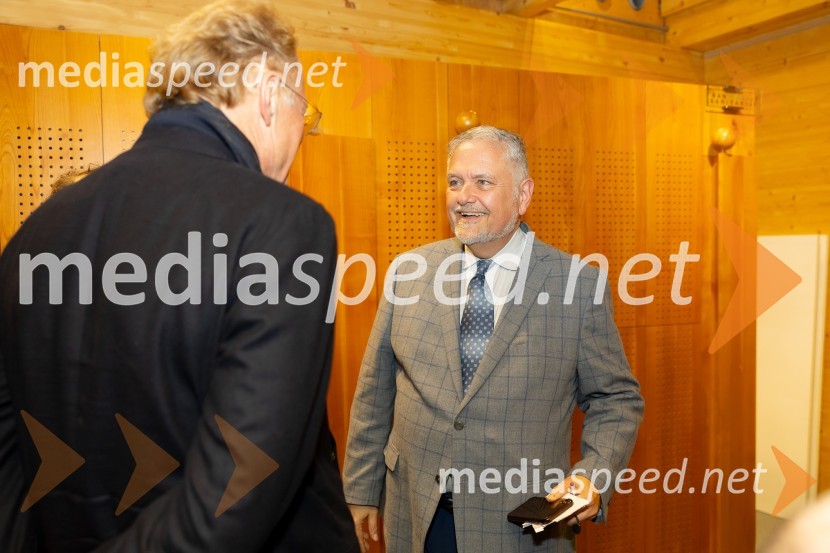  Joe Valenčič, bivši dopisnik RTV SlovenijaIskrivo v živo: Joe Valenčič v pogovoru z Edvardom Žitnikom