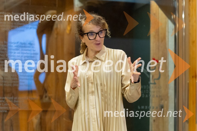  Polona Lovšin, vodja komunikacij, Riko d.o.o.Iskrivo v živo: Joe Valenčič v pogovoru z Edvardom Žitnikom