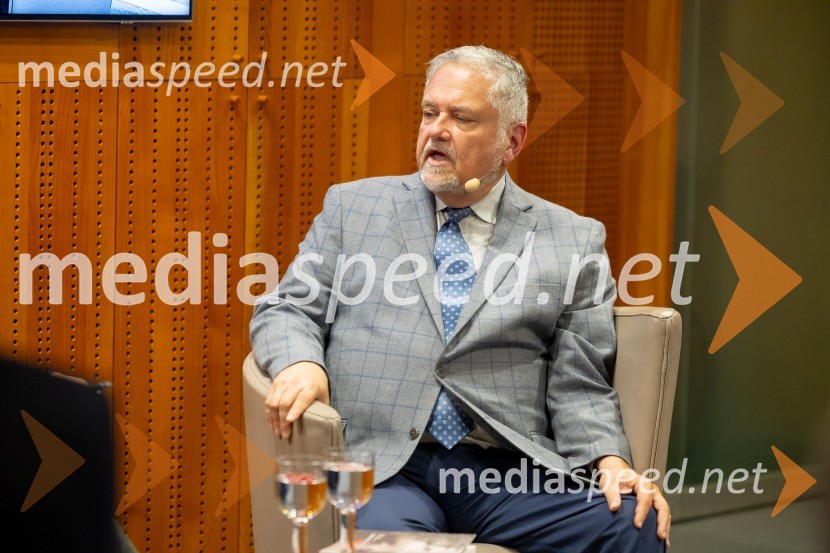  Joe Valenčič, bivši dopisnik RTV SlovenijaIskrivo v živo: Joe Valenčič v pogovoru z Edvardom Žitnikom