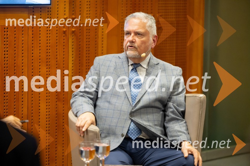  Joe Valenčič, bivši dopisnik RTV SlovenijaIskrivo v živo: Joe Valenčič v pogovoru z Edvardom Žitnikom