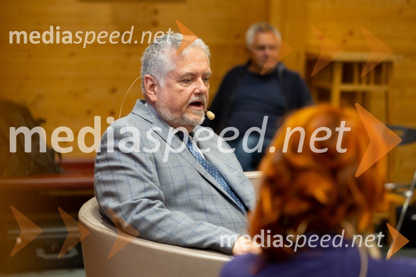  Joe Valenčič, bivši dopisnik RTV SlovenijaIskrivo v živo: Joe Valenčič v pogovoru z Edvardom Žitnikom