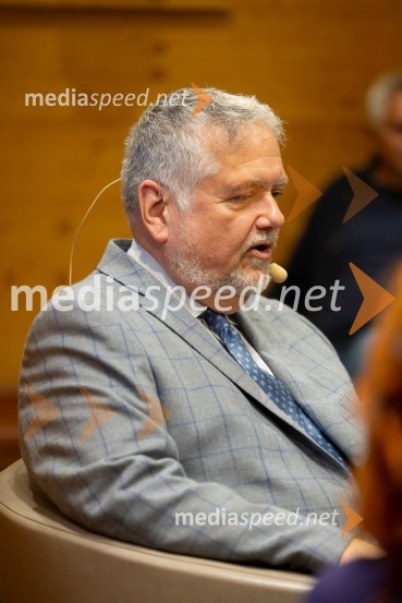  Joe Valenčič, bivši dopisnik RTV SlovenijaIskrivo v živo: Joe Valenčič v pogovoru z Edvardom Žitnikom