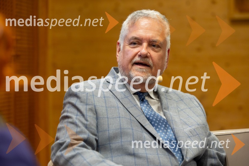  Joe Valenčič, bivši dopisnik RTV SlovenijaIskrivo v živo: Joe Valenčič v pogovoru z Edvardom Žitnikom