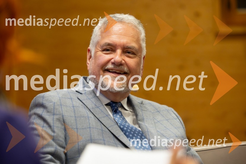  Joe Valenčič, bivši dopisnik RTV SlovenijaIskrivo v živo: Joe Valenčič v pogovoru z Edvardom Žitnikom