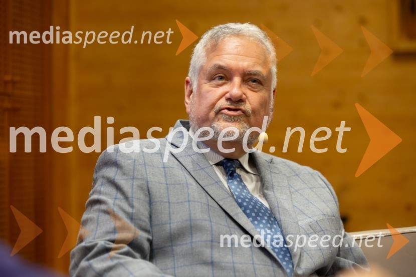  Joe Valenčič, bivši dopisnik RTV SlovenijaIskrivo v živo: Joe Valenčič v pogovoru z Edvardom Žitnikom