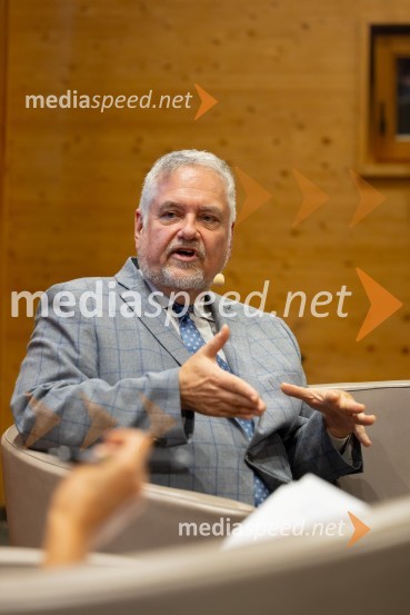  Joe Valenčič, bivši dopisnik RTV SlovenijaIskrivo v živo: Joe Valenčič v pogovoru z Edvardom Žitnikom