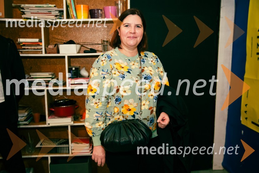  Teja Pelko, novinarkaKot jabolko sladko, visoko na veji, premiera v SMG Ljubljana