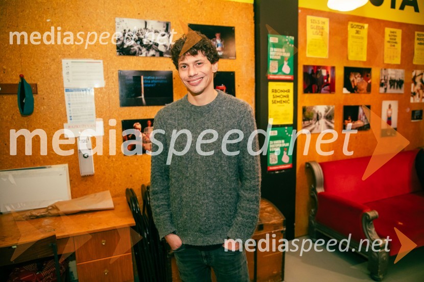 Kot jabolko sladko, visoko na veji, premiera v SMG Ljubljana