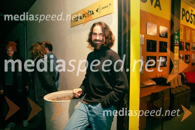  Sven Horvat, glasbenikKot jabolko sladko, visoko na veji, premiera v SMG Ljubljana