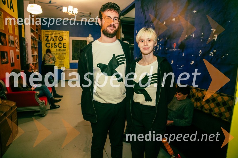  ... ;  Lola DomaKot jabolko sladko, visoko na veji, premiera v SMG Ljubljana