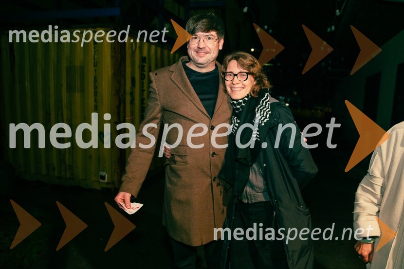  ... ;  Urška Brodar, dramaturginja, Slovensko mladinsko gledališčeKot jabolko sladko, visoko na veji, premiera v SMG Ljubljana