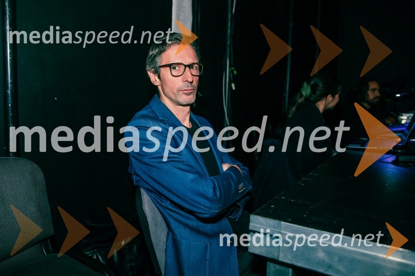  Boštjan Narat, publicist, moderator, igralecKot jabolko sladko, visoko na veji, premiera v SMG Ljubljana