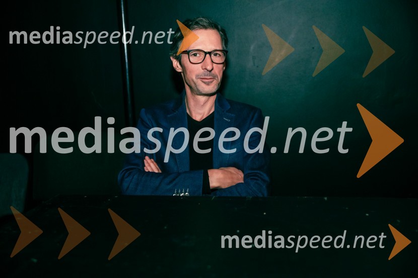  Boštjan Narat, publicist, moderator, igralecKot jabolko sladko, visoko na veji, premiera v SMG Ljubljana