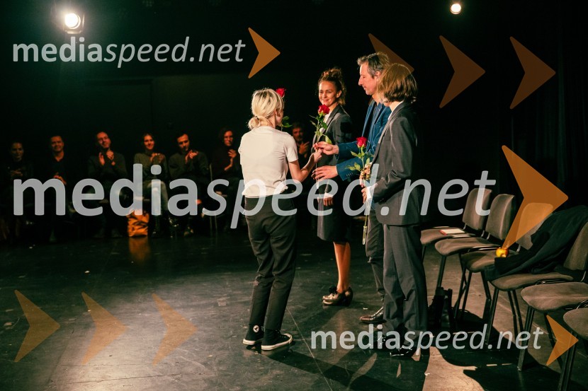  Katarina Stegnar, igralka;  Boštjan Narat, publicist, moderator, igralec;  Pia Prezelj, pisateljica, prevajalka in novinarkaKot jabolko sladko, visoko na veji, premiera v SMG Ljubljana