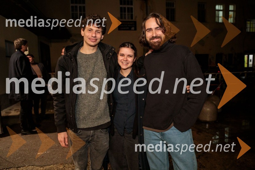  ... ;  ... ;  Sven Horvat, glasbenikKot jabolko sladko, visoko na veji, premiera v SMG Ljubljana