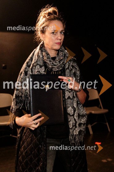  Katarina Stegnar, igralkaKot jabolko sladko, visoko na veji, premiera v SMG Ljubljana