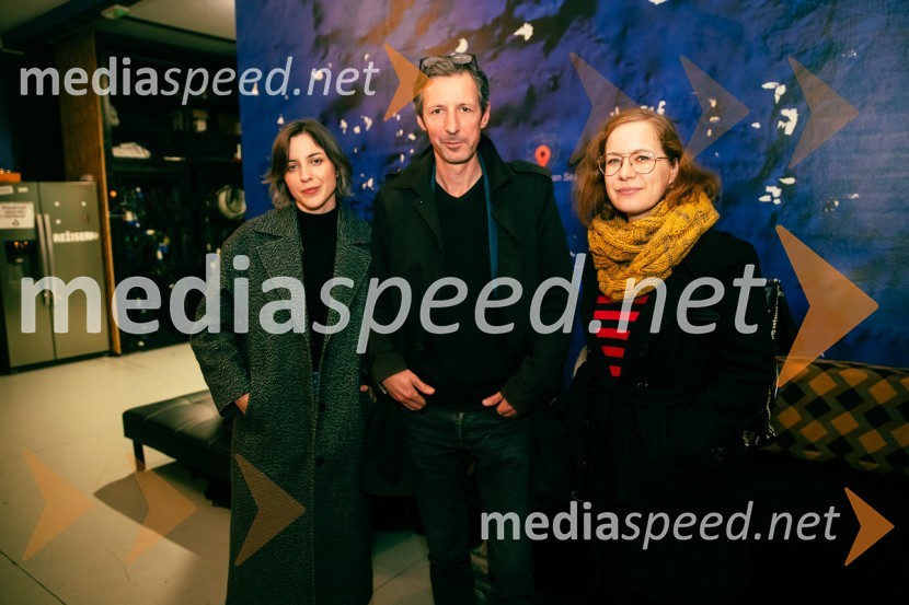  Pia Prezelj, pisateljica, prevajalka in novinarka;  Boštjan Narat, publicist, moderator, igralec;  ... Kot jabolko sladko, visoko na veji, premiera v SMG Ljubljana