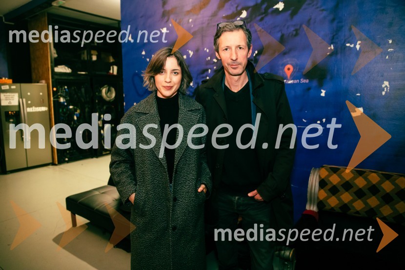  Pia Prezelj, pisateljica, prevajalka in novinarka;  Boštjan Narat, publicist, moderator, igralecKot jabolko sladko, visoko na veji, premiera v SMG Ljubljana