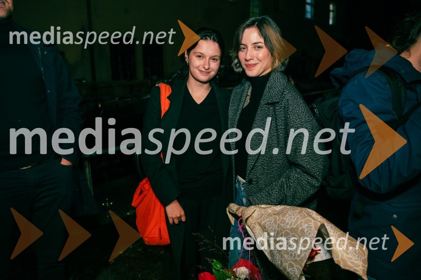  ... ;  Pia Prezelj, pisateljica, prevajalka in novinarkaKot jabolko sladko, visoko na veji, premiera v SMG Ljubljana