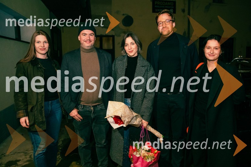  Nina Gostiša, novinarka, Delo; Prof. Dr. Andrej Predin, pisatelj in novinar;  Pia Prezelj, pisateljica, prevajalka in novinarka;  Jaka Gerčar, urednik in raziskovalec, Filozofska fakulteta Ljubljana;  ... Kot jabolko sladko, visoko na veji, premiera v SMG Ljubljana