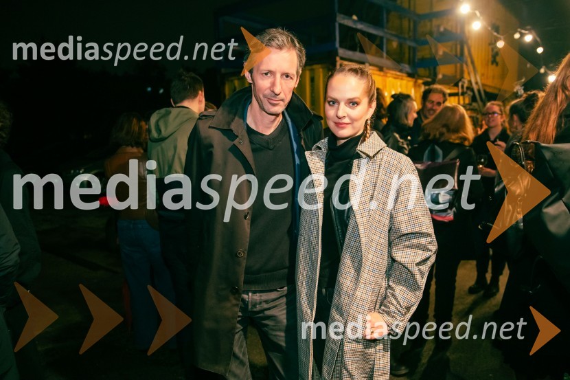  Boštjan Narat, publicist, moderator, igralec;  ... Kot jabolko sladko, visoko na veji, premiera v SMG Ljubljana