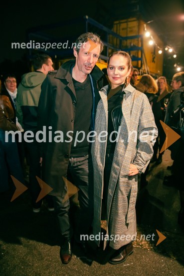  Boštjan Narat, publicist, moderator, igralec;  ... Kot jabolko sladko, visoko na veji, premiera v SMG Ljubljana