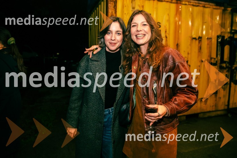  Pia Prezelj, pisateljica, prevajalka in novinarka;  ... Kot jabolko sladko, visoko na veji, premiera v SMG Ljubljana