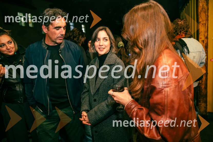  ... ;  Pia Prezelj, pisateljica, prevajalka in novinarkaKot jabolko sladko, visoko na veji, premiera v SMG Ljubljana