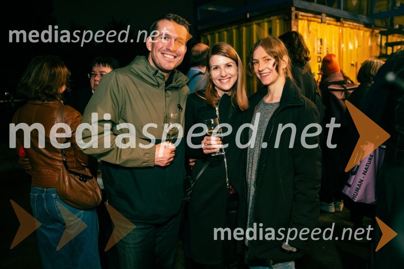  ... ;  ... ;  Anja Novak, igralkaKot jabolko sladko, visoko na veji, premiera v SMG Ljubljana