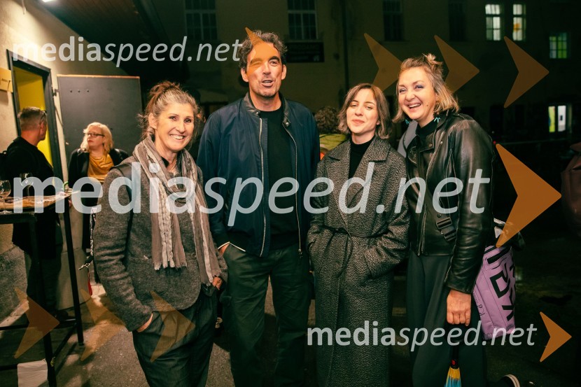  Nataša Šuligoj, ošterija Žogica;  ... ;  Pia Prezelj, pisateljica, prevajalka in novinarka;  ... Kot jabolko sladko, visoko na veji, premiera v SMG Ljubljana