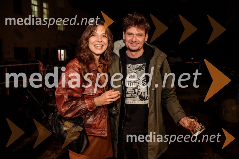  ... ;  Primož Bezjak, igralec, plesalecKot jabolko sladko, visoko na veji, premiera v SMG Ljubljana