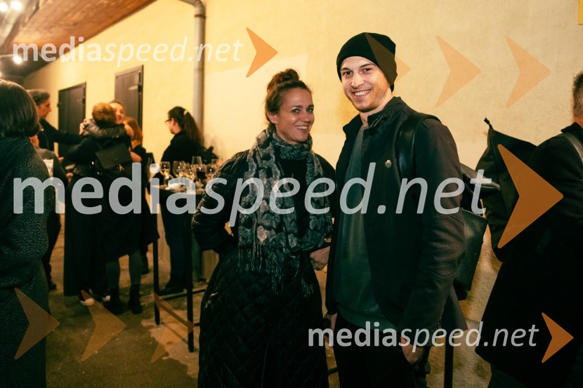  Katarina Stegnar, igralka;  Klemen Kovačič, igralecKot jabolko sladko, visoko na veji, premiera v SMG Ljubljana