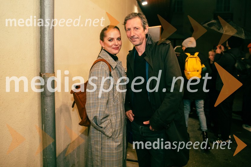  ... ;  Boštjan Narat, publicist, moderator, igralecKot jabolko sladko, visoko na veji, premiera v SMG Ljubljana