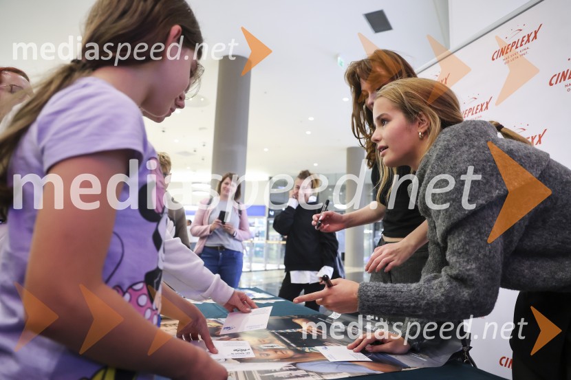  Ella Lapajne, igralka;  ... Tartinijev ključ, premiera filma v Cineplexx Koper