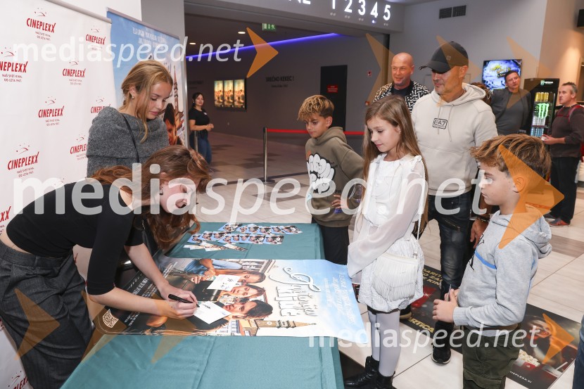  Ella Lapajne, igralka;  Maks Kerševan, igralkaTartinijev ključ, premiera filma v Cineplexx Koper