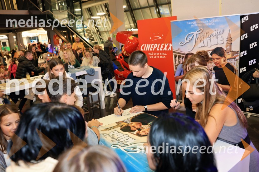  Svit Šturbej;  Ella Lapajne, igralkaTartinijev ključ, premiera mladinskega filma v Cineplexx Celje