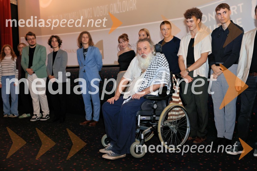  Žiga Žvižej, glasbena skupina LPS;  Gašper Hlupič, glasbena skupina LPS;  ... ;  Maks Kerševan, igralka;  Vinci Vogue Anžlovar, scenarist;  Ella Lapajne, igralka;  Svit Šturbej;  Martin Mutec, glasbena skupina LPS;  Filip Vidušin, glasbena skupina LPSTartinijev ključ, premiera mladinskega filma v Cineplexx Celje