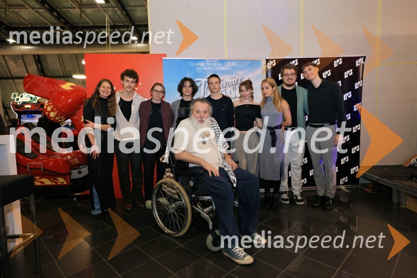  Barbara Drmota, kostumografka;  Martin Mutec, glasbena skupina LPS;  Zala Velenšek, glasbena skupina LPS;  Gašper Hlupič, glasbena skupina LPS;  Vinci Vogue Anžlovar, scenarist;  Svit Šturbej;  Maks Kerševan, igralka;  Ella Lapajne, igralka;  Žiga Žvižej, glasbena skupina LPS;  Filip Vidušin, glasbena skupina LPSTartinijev ključ, premiera mladinskega filma v Cineplexx Celje