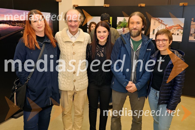  ... ;  ... ;  Dijana Božič, fotografinja;  ... ;  ... Dijana Božić: V razkošju mariborskih utrinkov, fotografska razstava