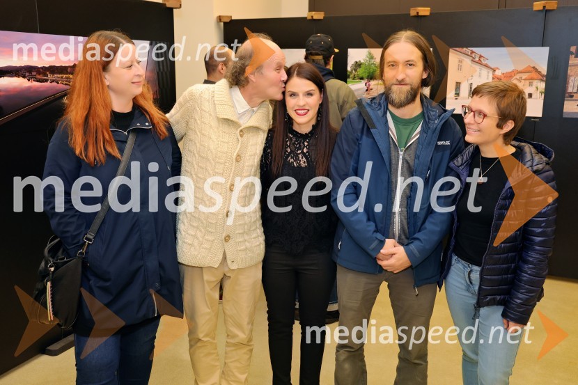  ... ;  ... ;  Dijana Božič, fotografinja;  ... ;  ... Dijana Božić: V razkošju mariborskih utrinkov, fotografska razstava