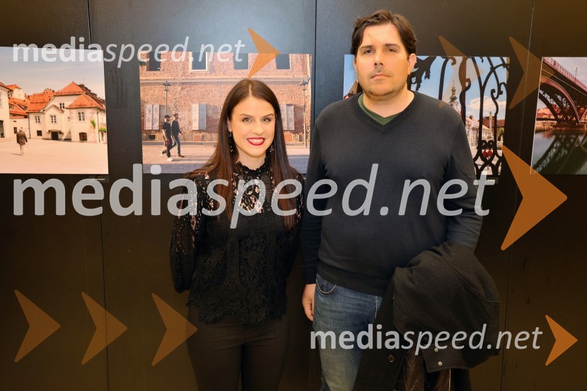  Dijana Božič, fotografinja;  ... Dijana Božić: V razkošju mariborskih utrinkov, fotografska razstava