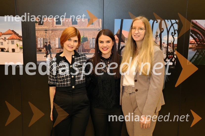  ... ;  Dijana Božič, fotografinja;  ... Dijana Božić: V razkošju mariborskih utrinkov, fotografska razstava