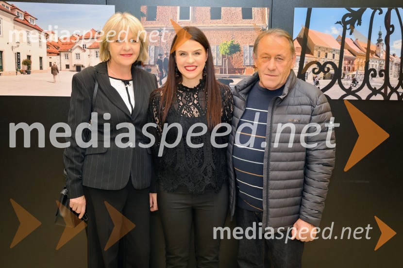  ... ;  Dijana Božič, fotografinja;  ... Dijana Božić: V razkošju mariborskih utrinkov, fotografska razstava